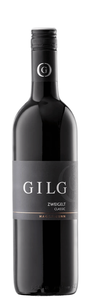 Eine dunkle Glasflasche GILG Zweigelt Classic mit schwarzem Etikett und silbernem Text, gekrönt von einem versiegelten schwarzen Deckel mit silbernem G-Logo.