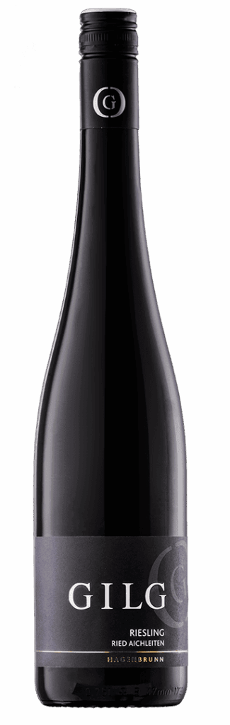Eine dunkle Glasflasche GILG Riesling Ried Aichleiten mit schwarzem Etikett und silbernem Text, gekrönt von einem versiegelten schwarzen Deckel mit silbernem G-Logo.