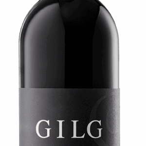 Eine dunkle Glasflasche GILG Zweigelt Reserve mit schwarzem Etikett und silbernem Text, gekrönt von einem versiegelten schwarzen Deckel mit silbernem G-Logo.